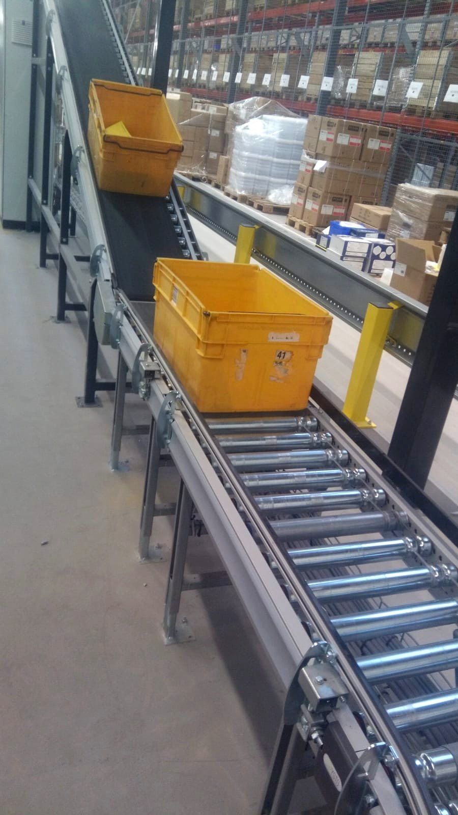 Krat op rollenbaan